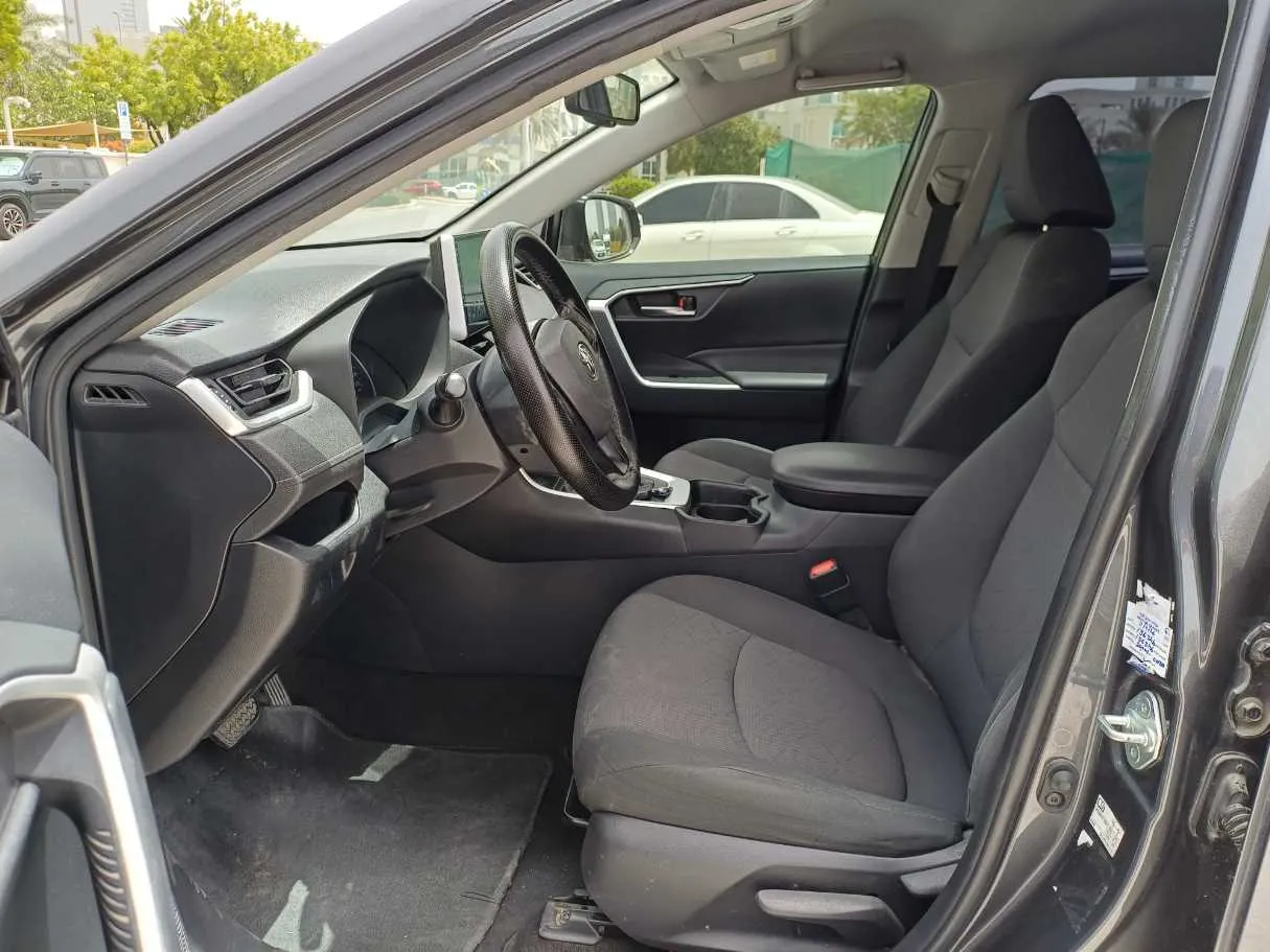 Car image 12