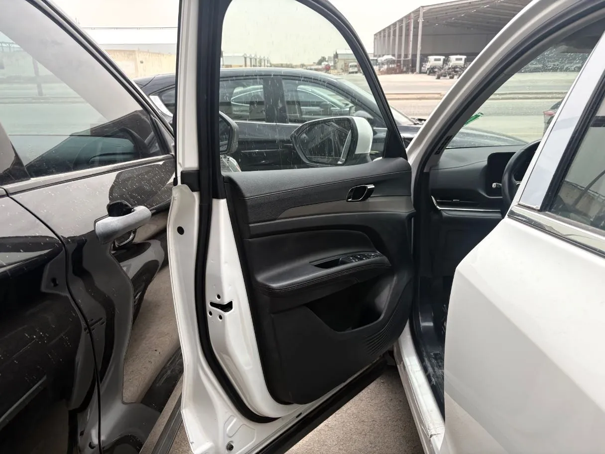 Car image 6