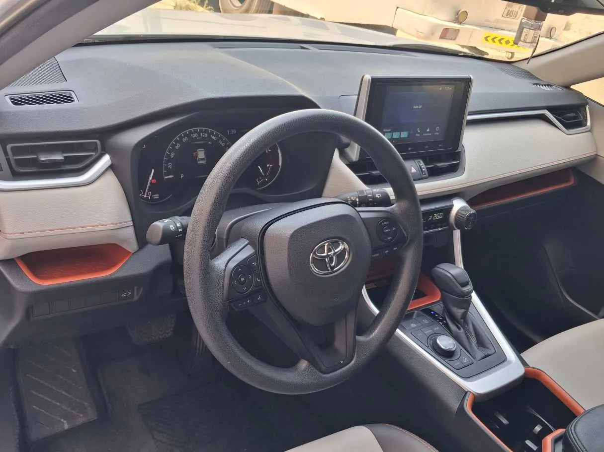 Car image 13