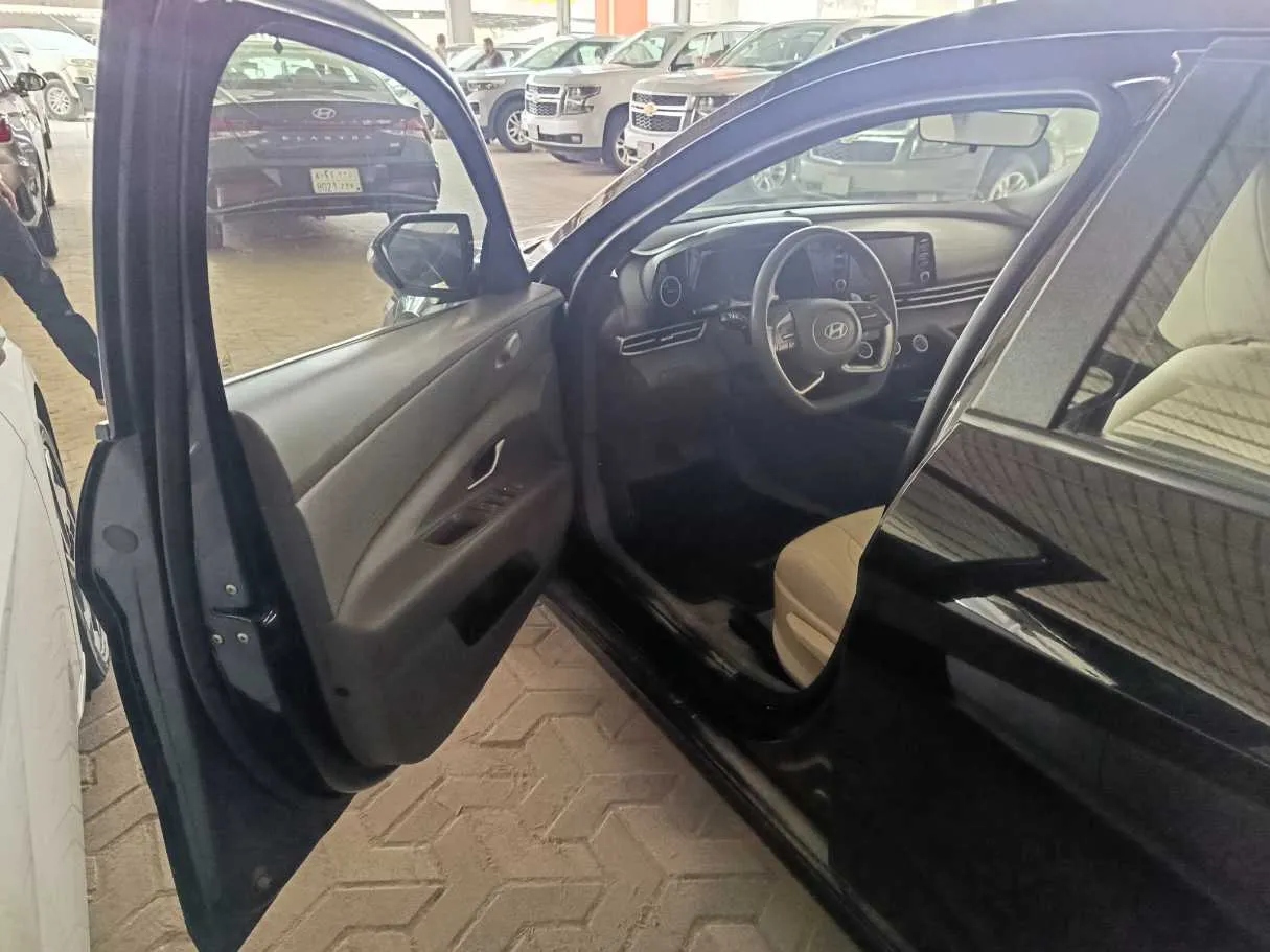 Car image 10