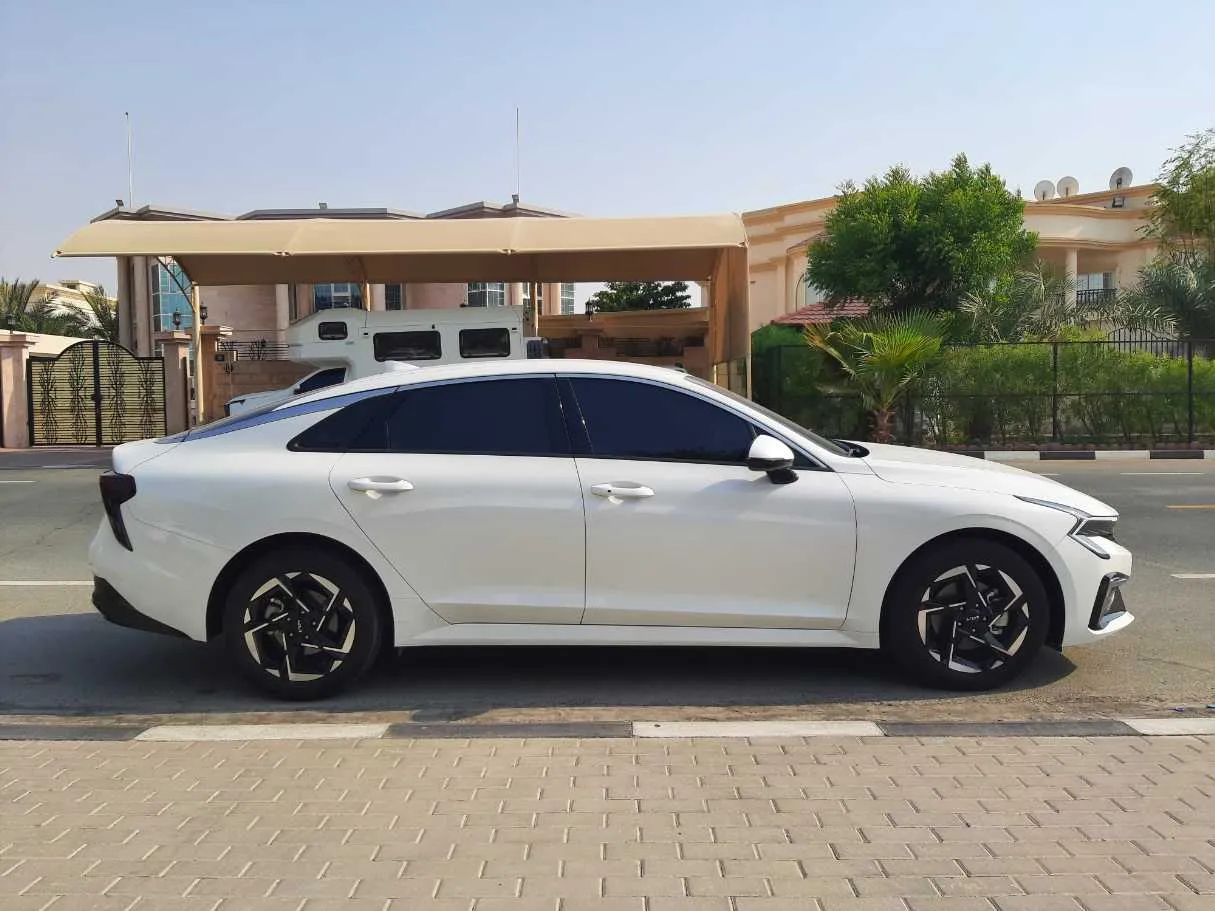 Car image 8