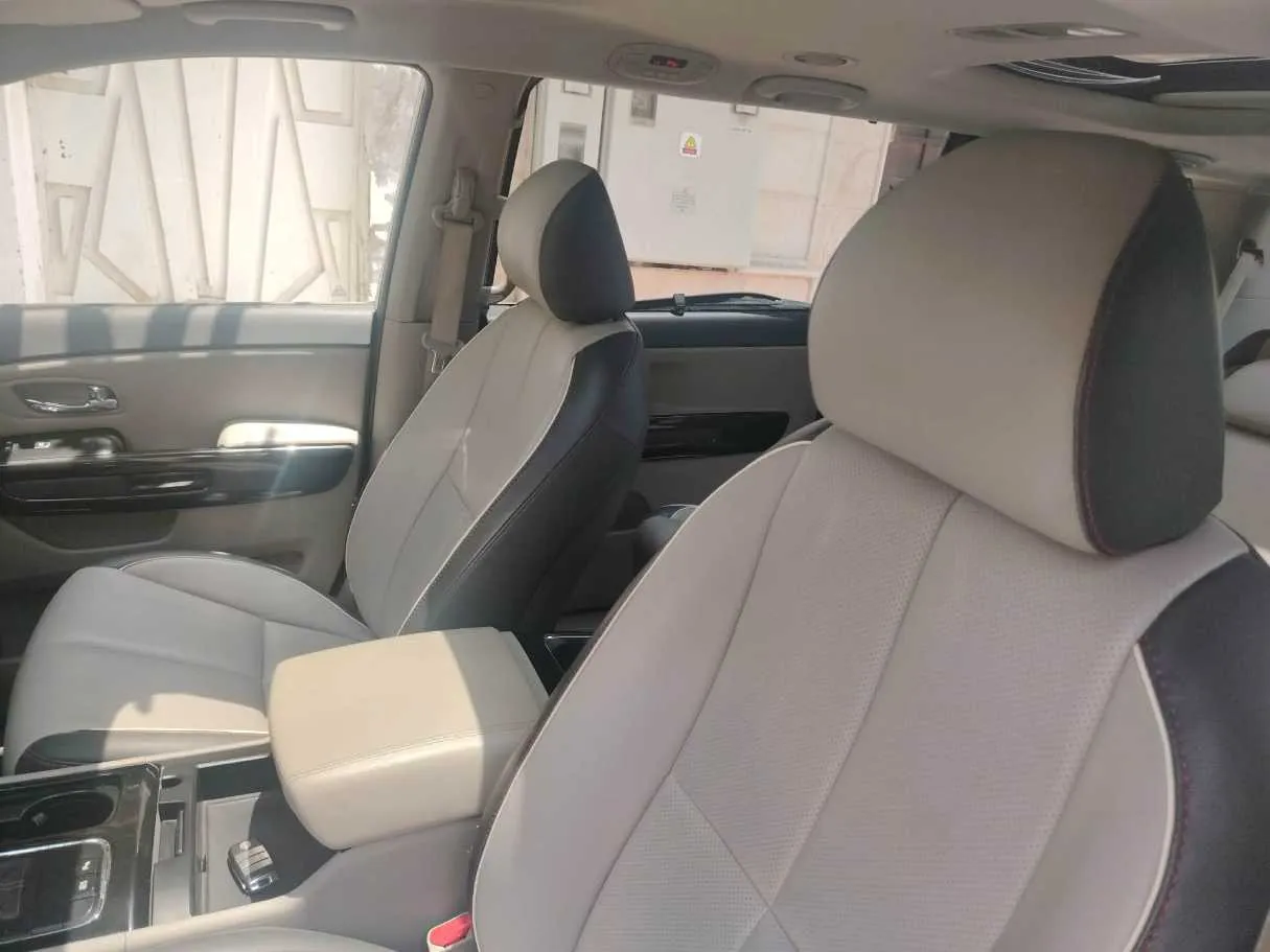 Car image 13