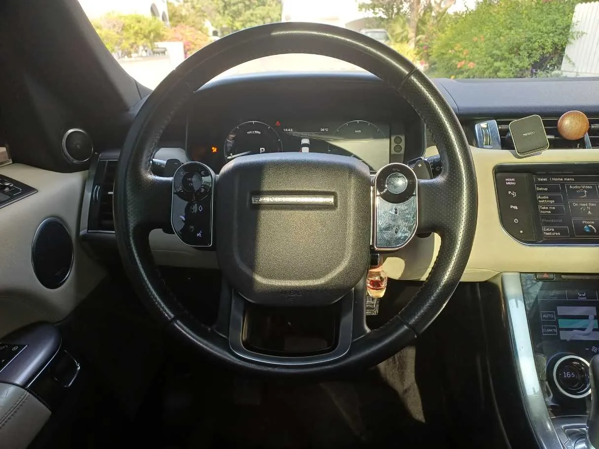 Car image 17
