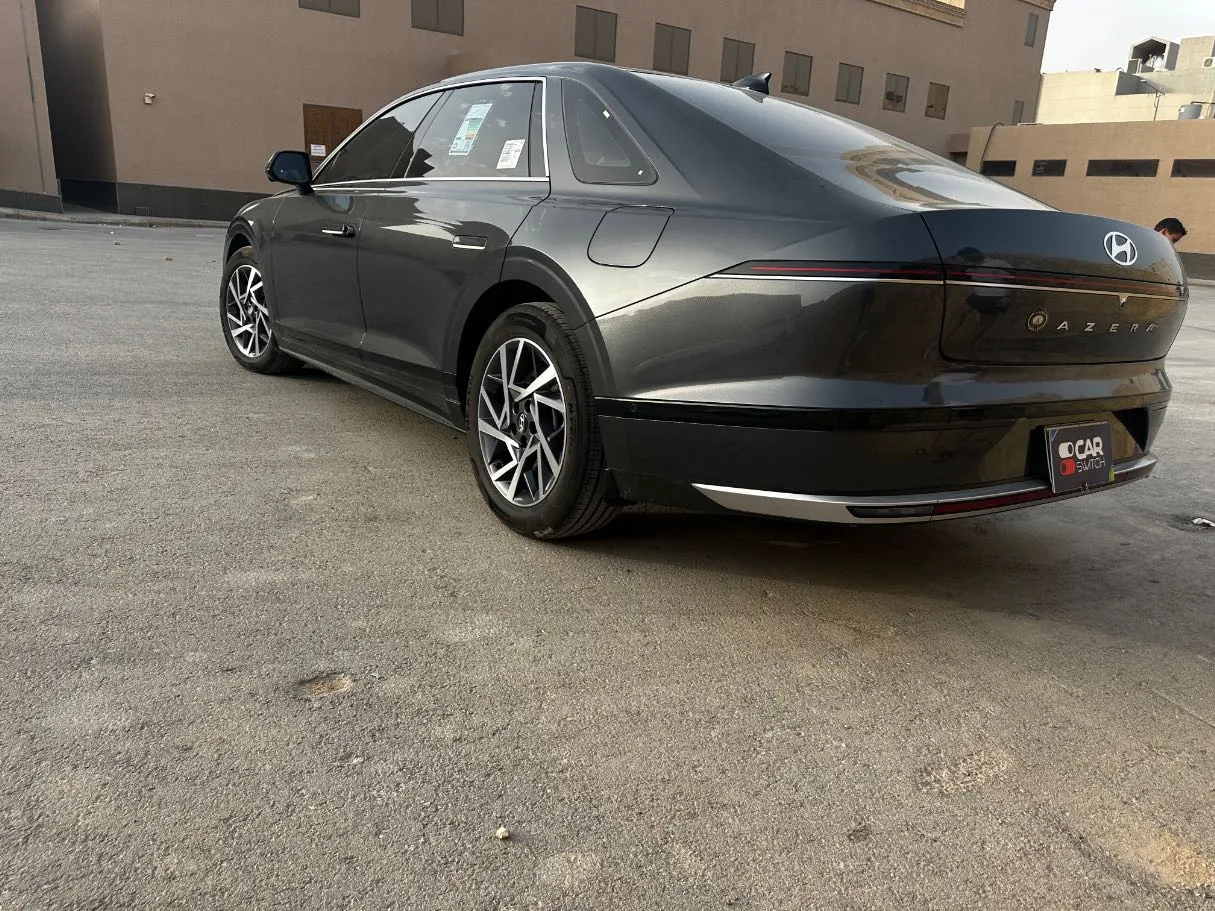 Car image 7