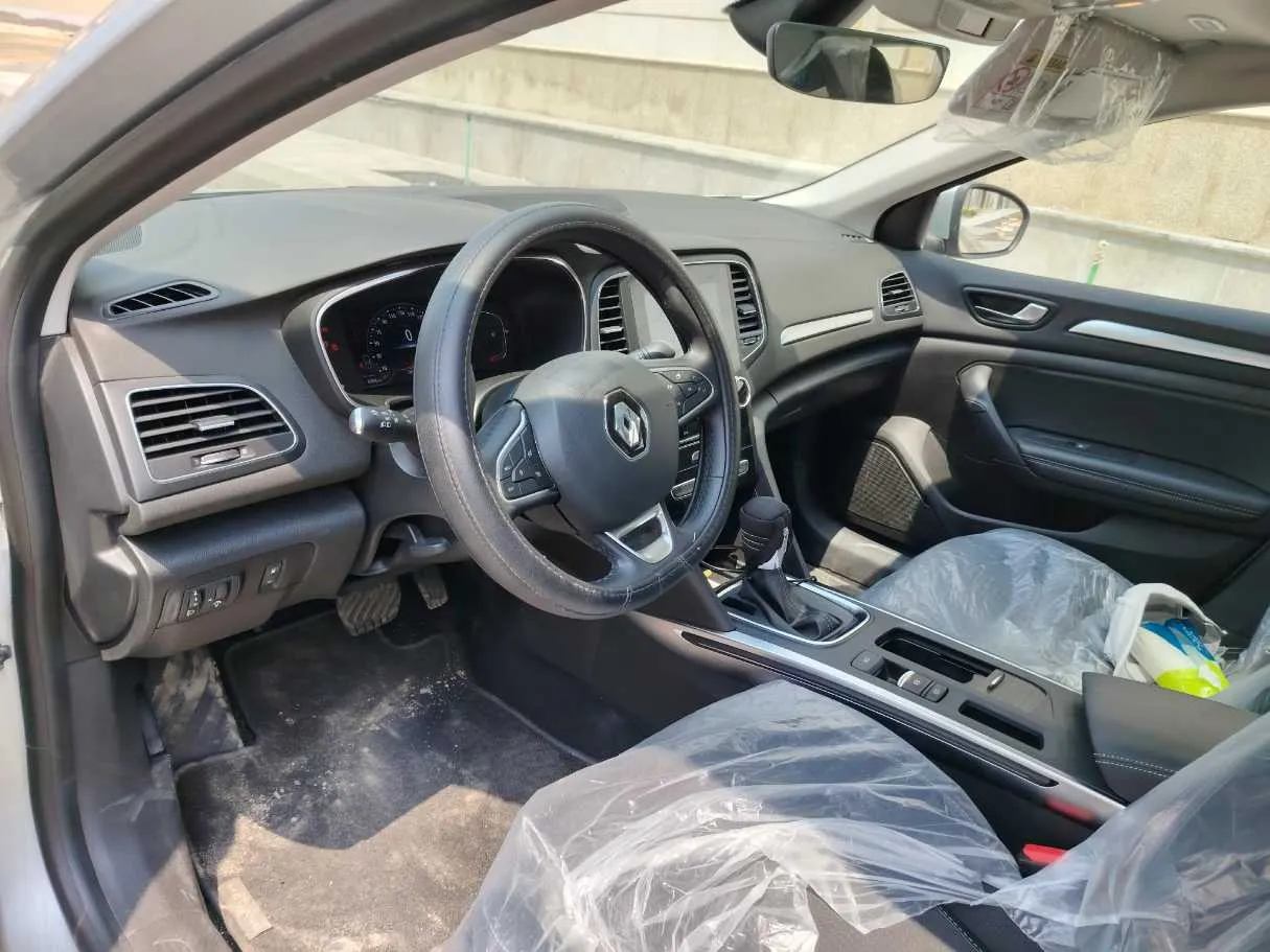 Car image 13