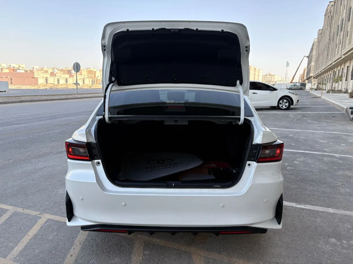 Car image 24