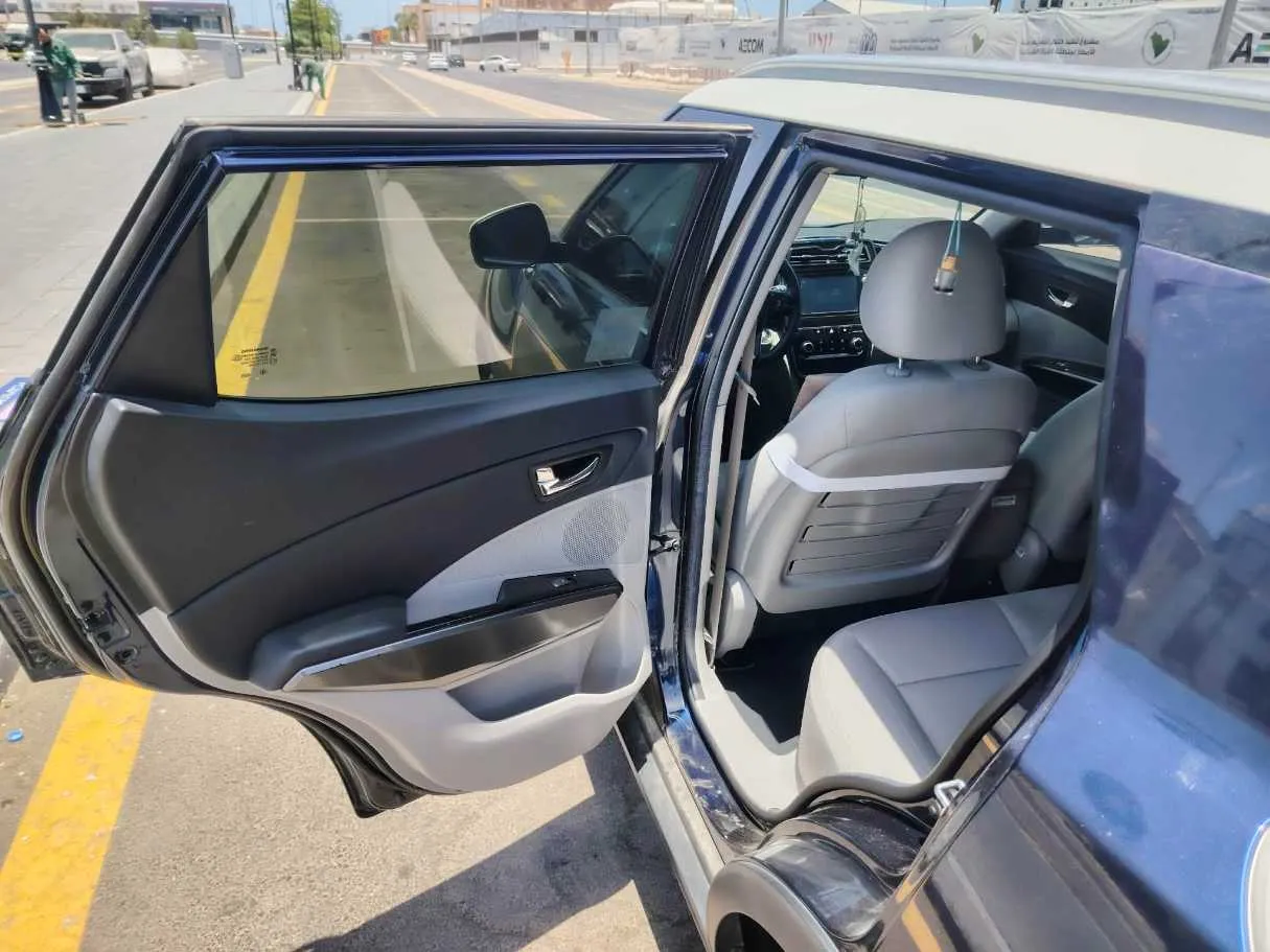 Car image 15