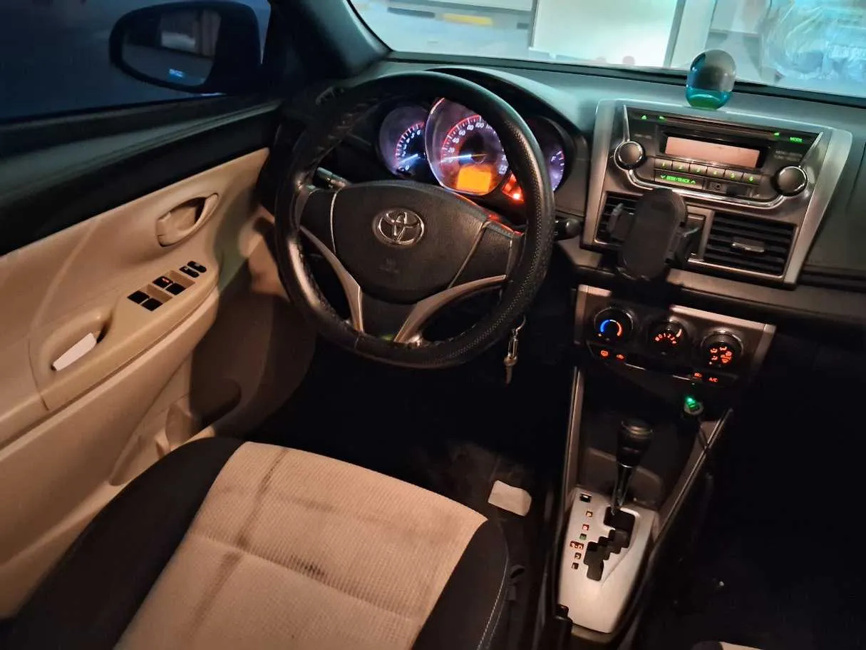 Car image 12