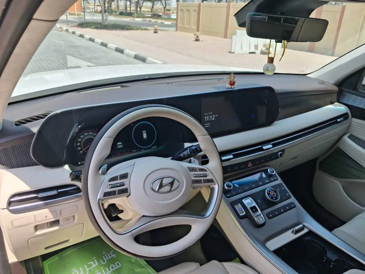 Car image 11