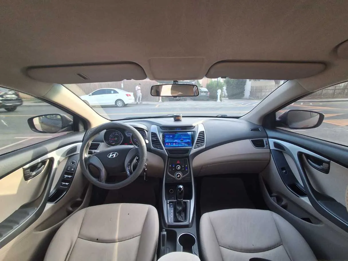 Car image 19