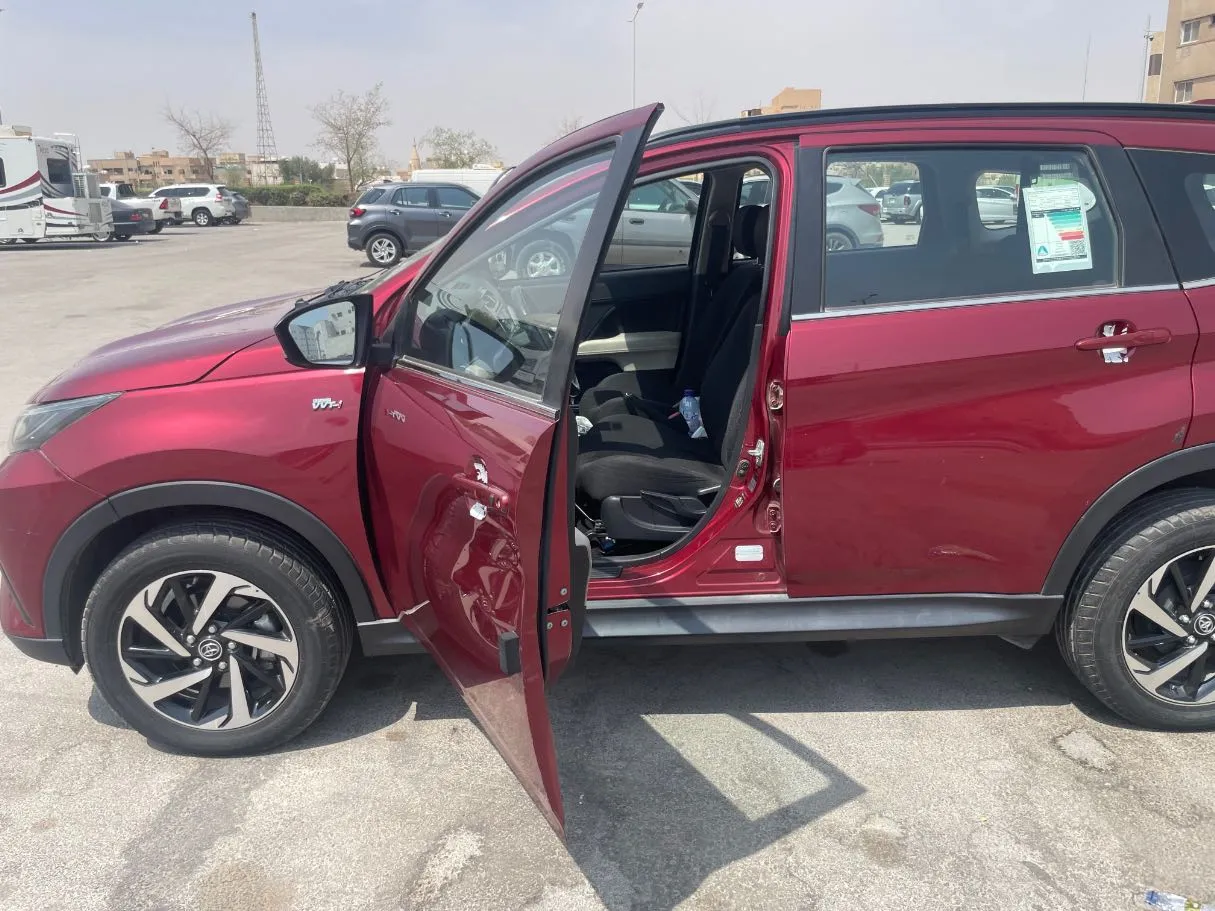 Car image 13