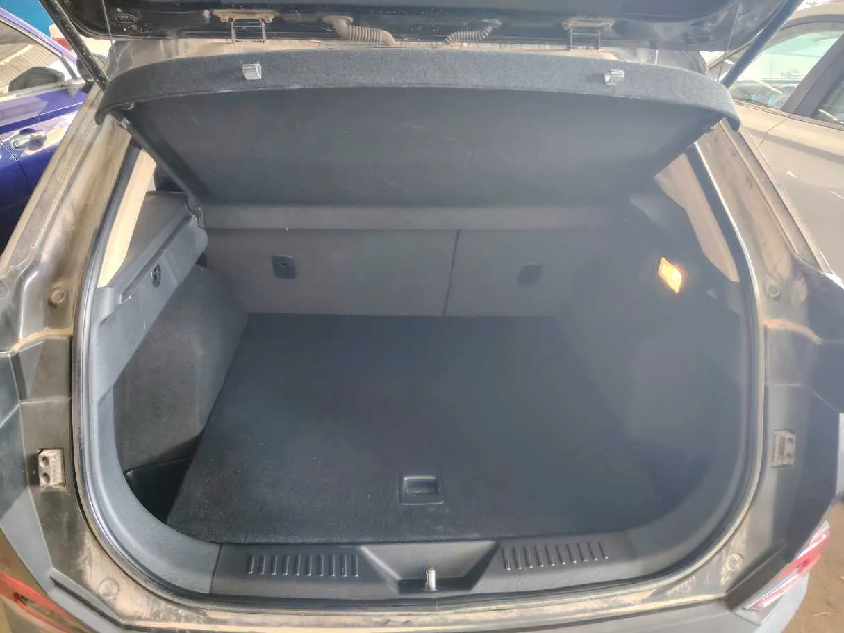 Car image 31