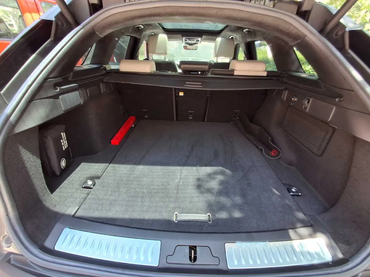 Car image 19