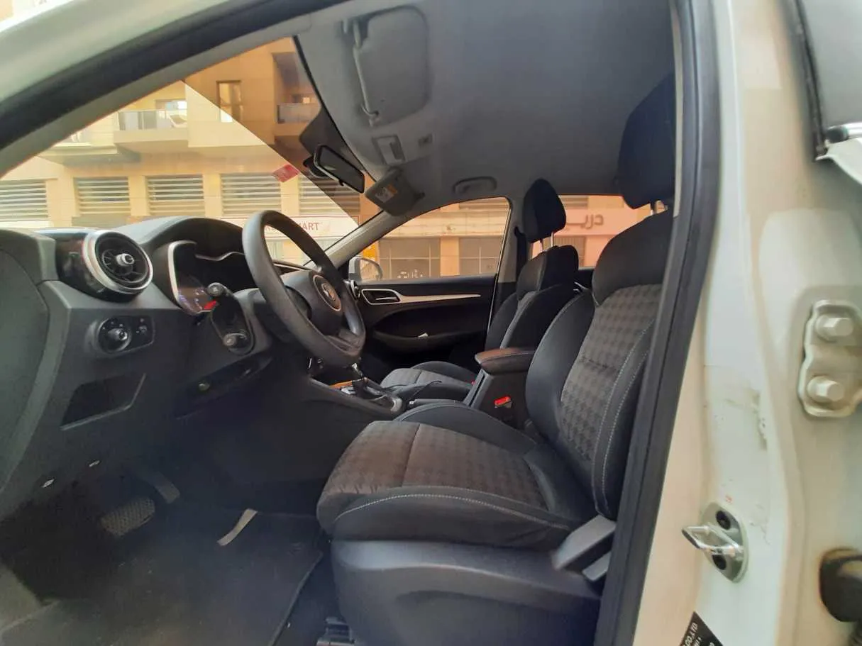 Car image 12