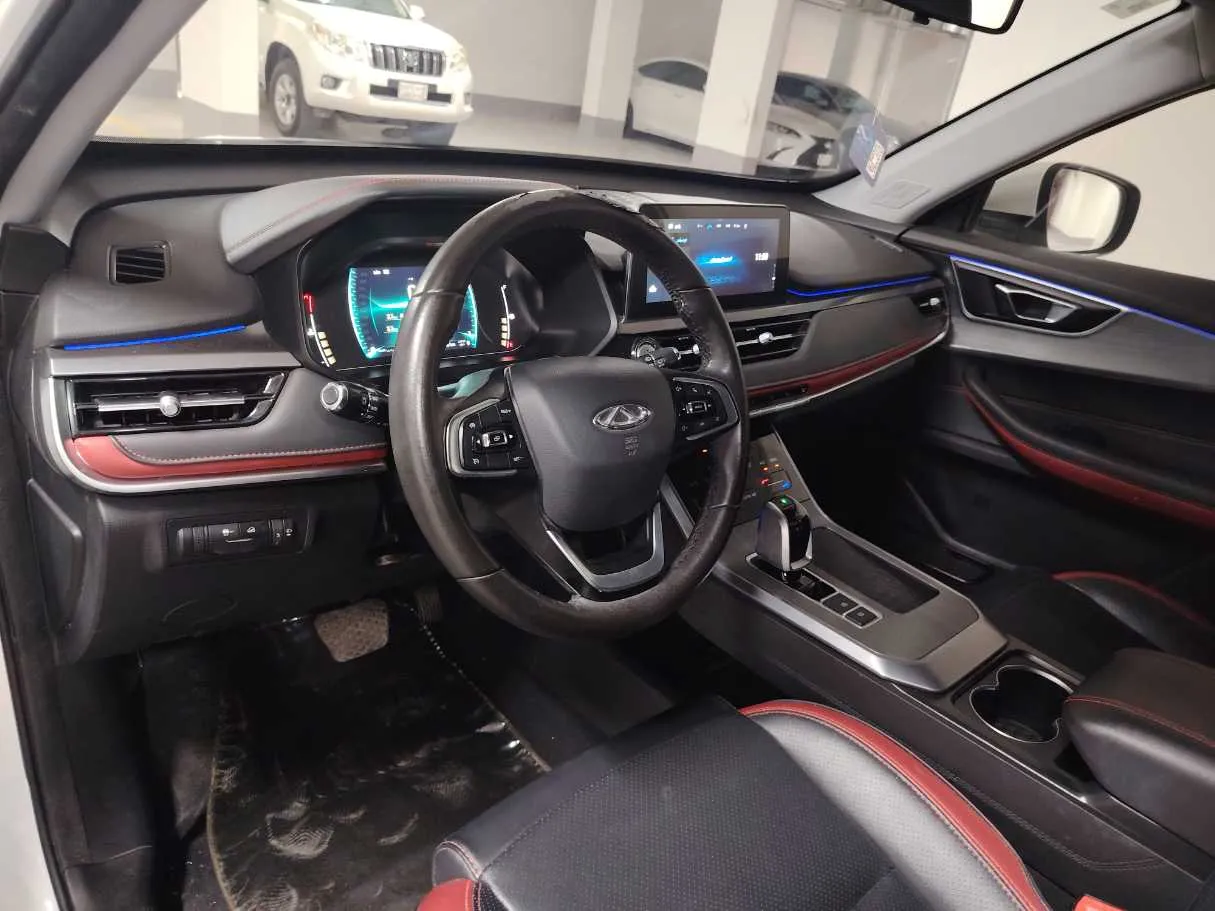 Car image 12