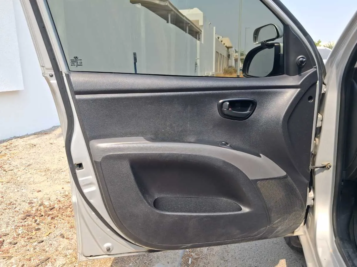 Car image 10