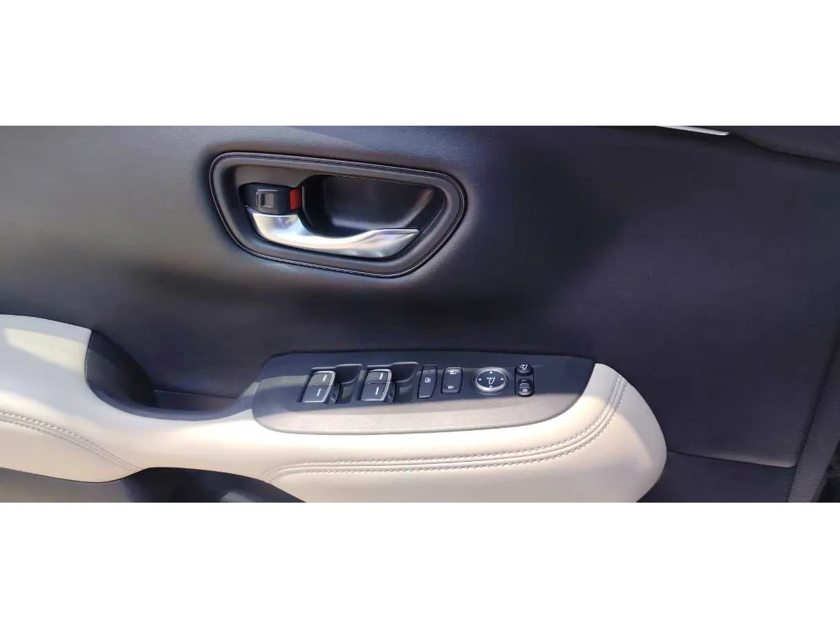 Car image 27