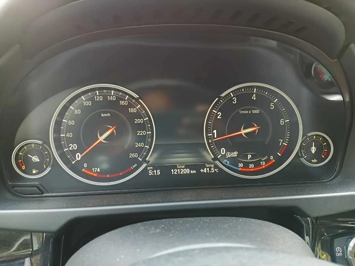 Car image 26