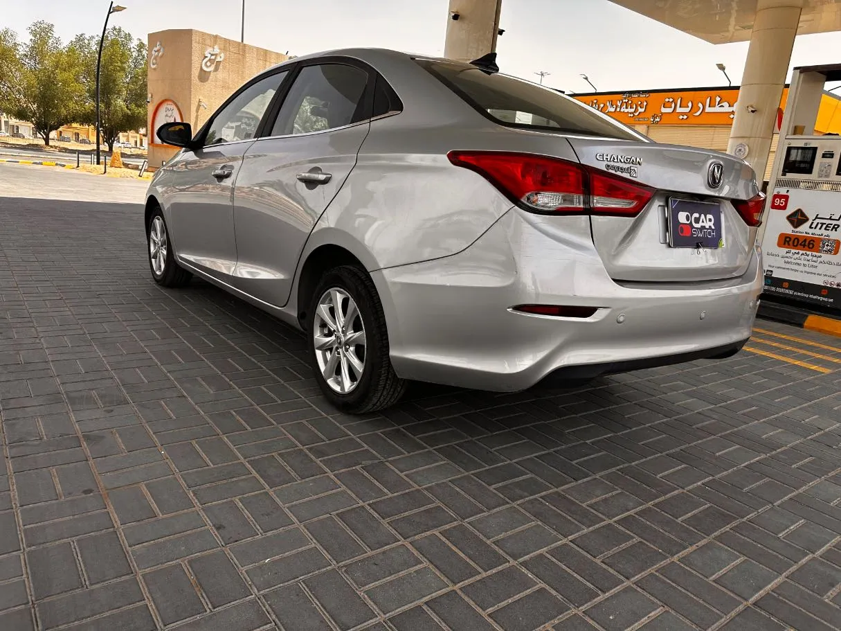 Car image 7
