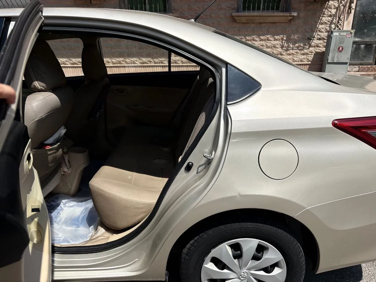 Car image 15