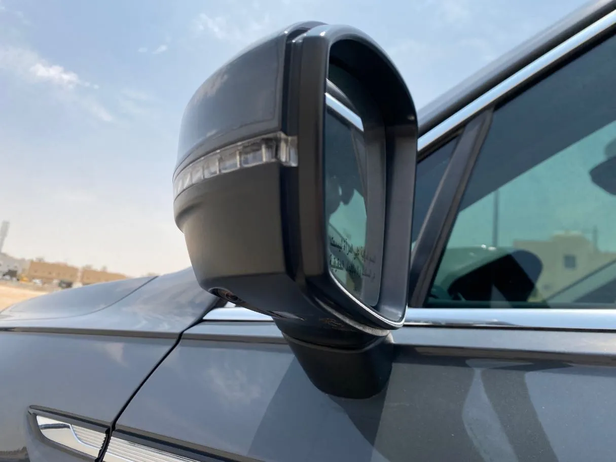 Car image 24