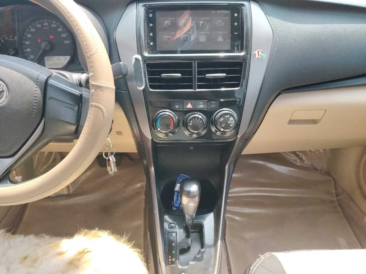 Car image 18