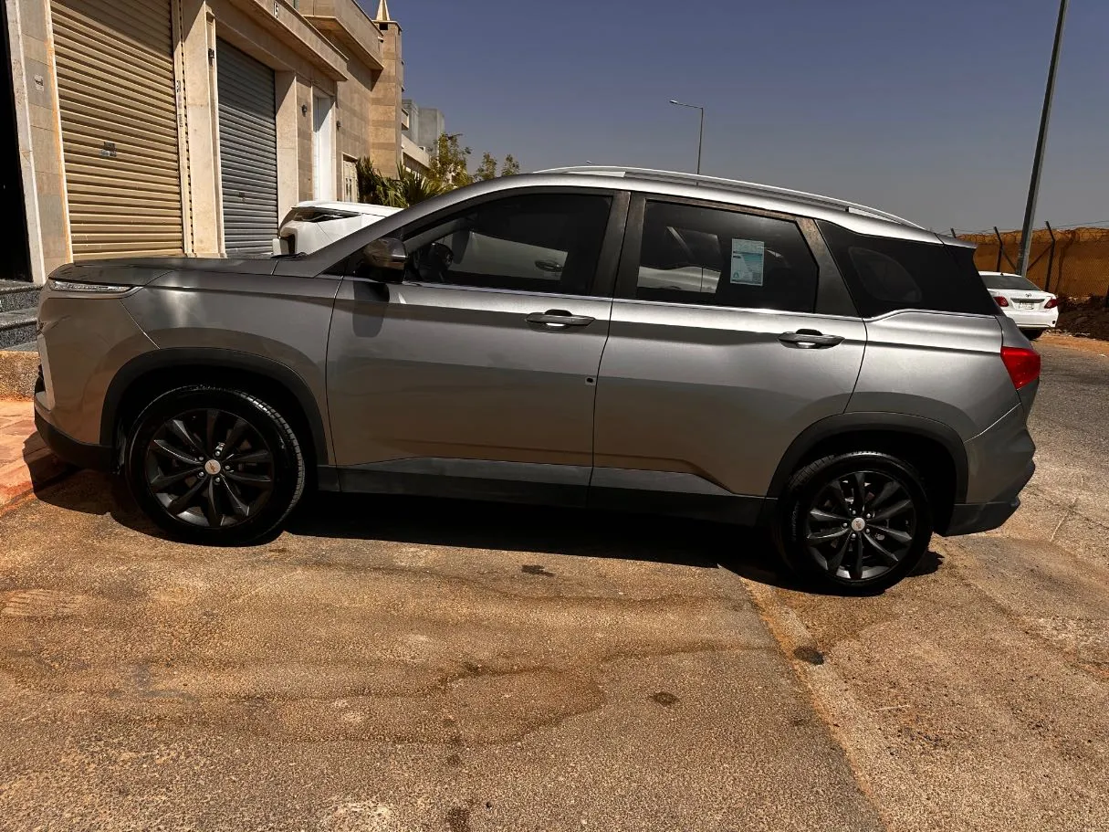Car image 8