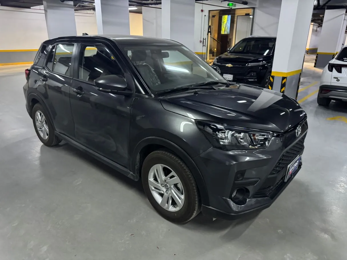 Car image 3