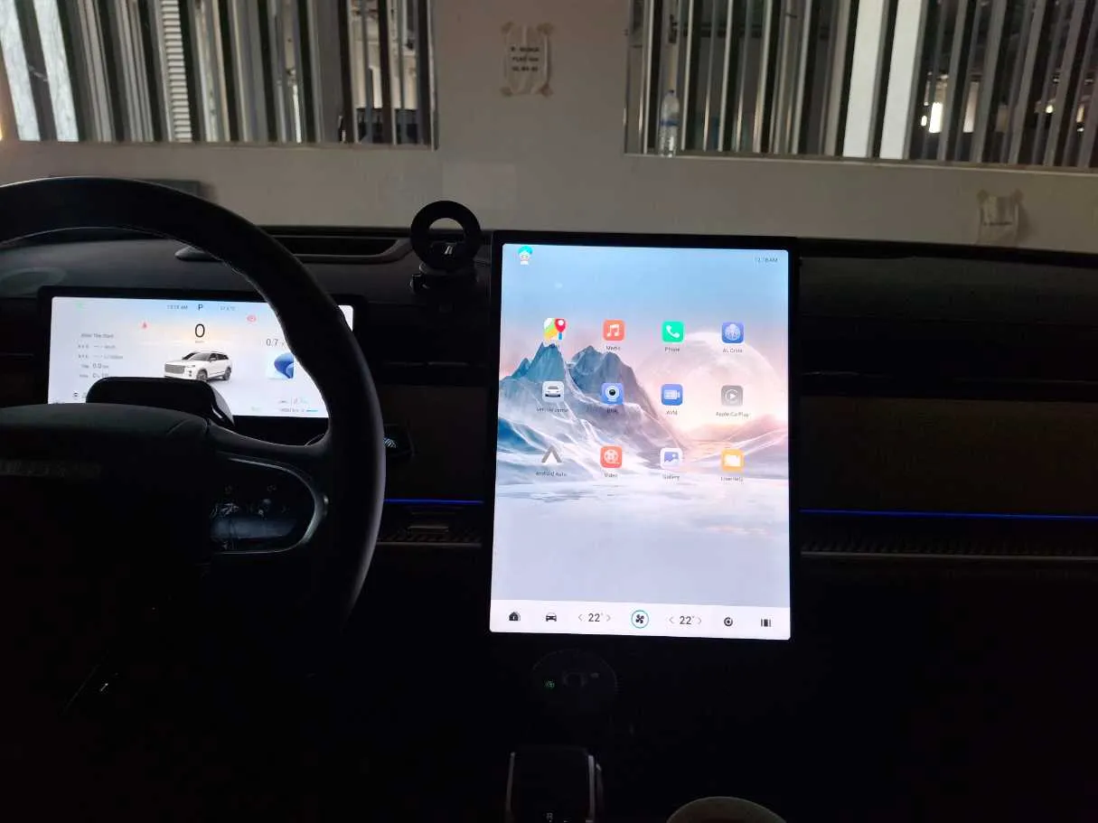 Car image 15