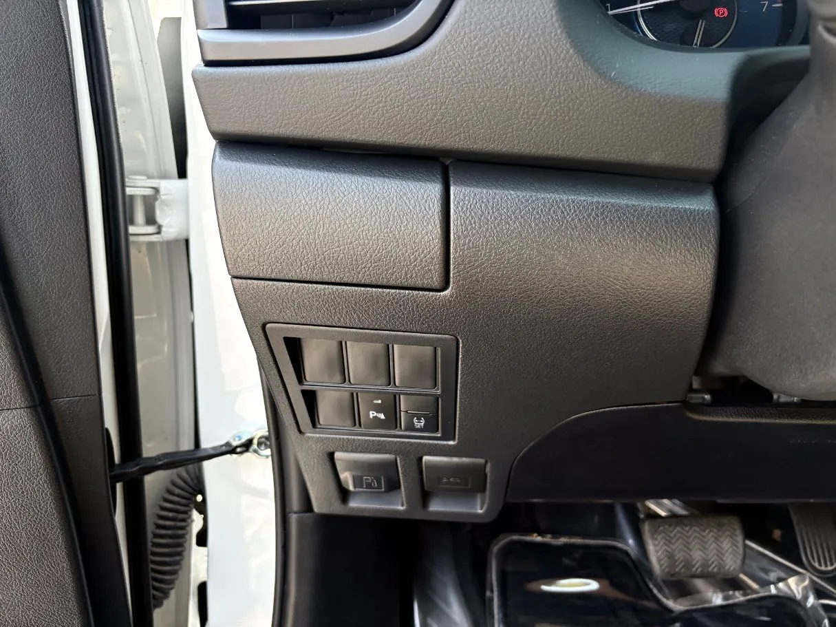 Car image 27