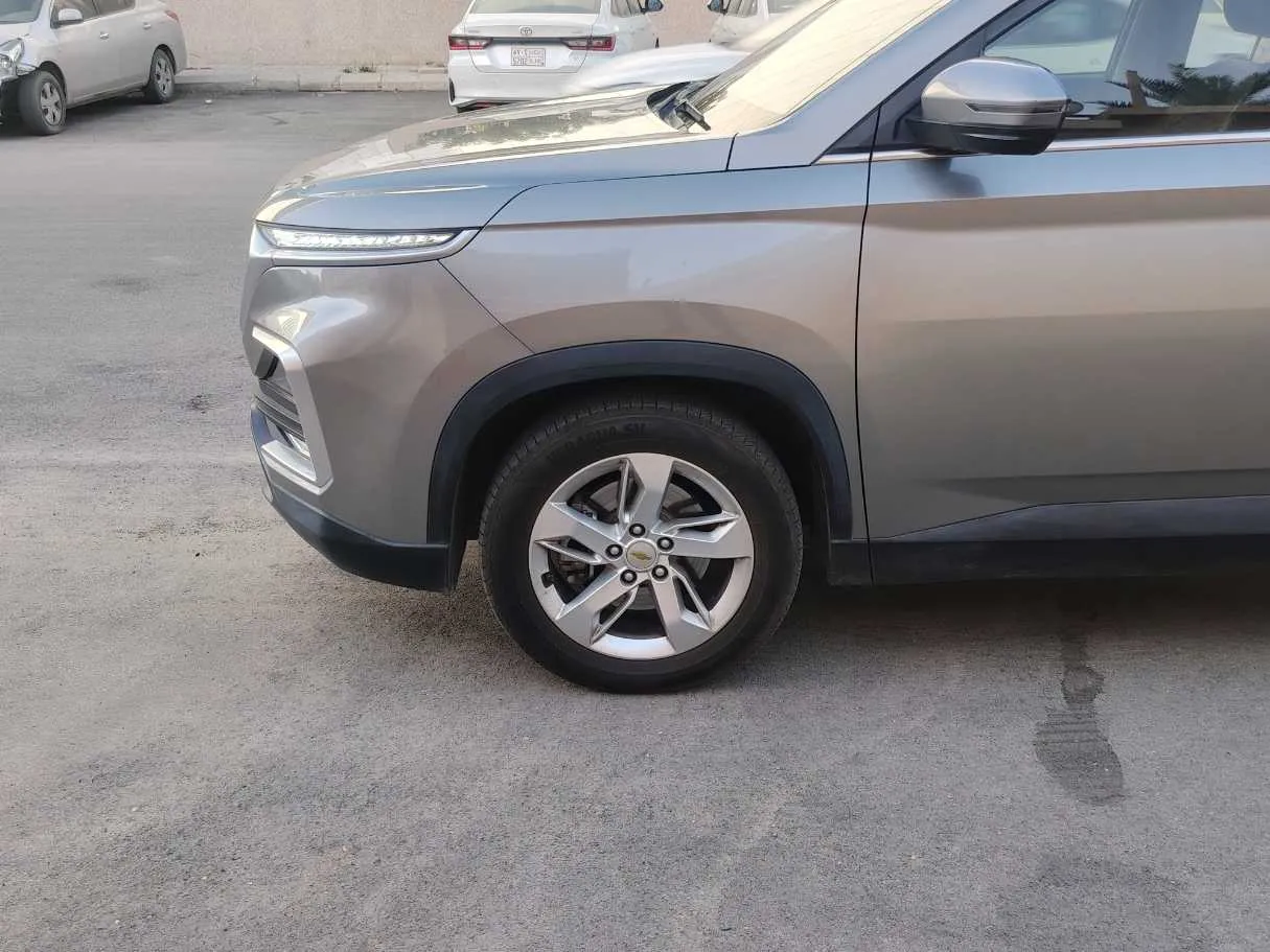 Car image 9