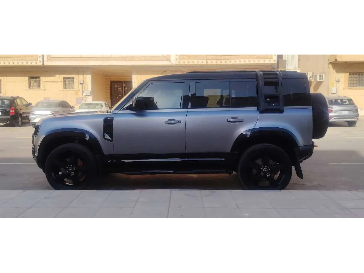 Car image 8