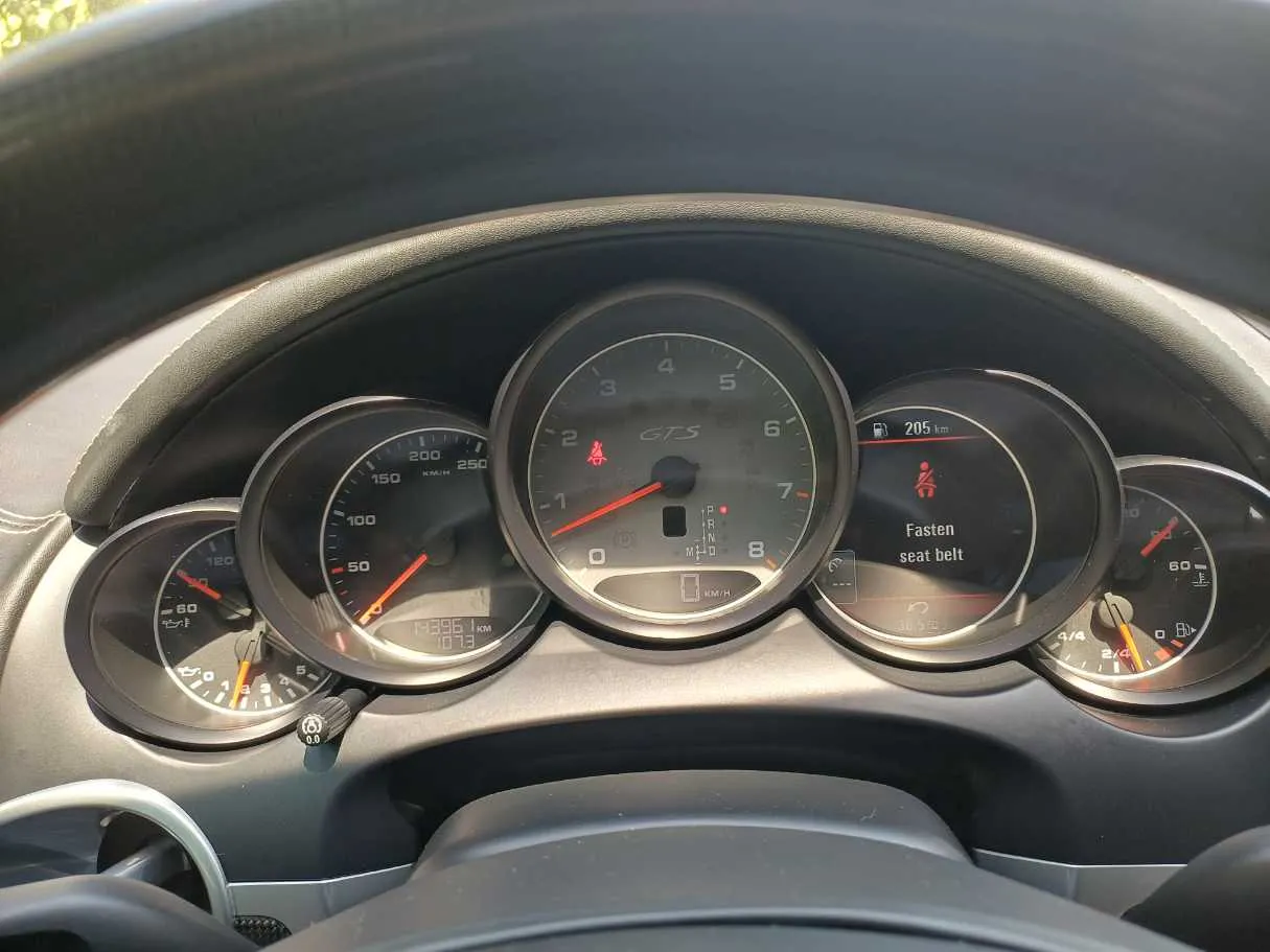 Car image 18
