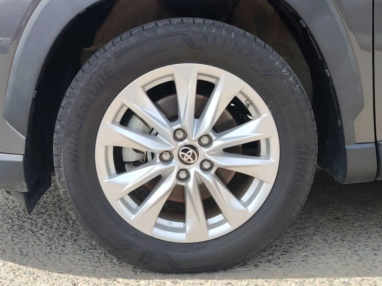 Car image 10