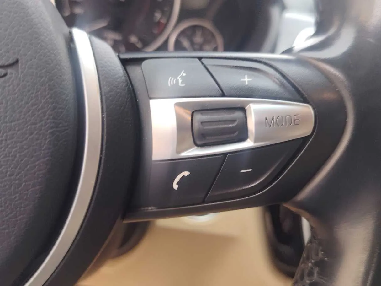 Car image 32