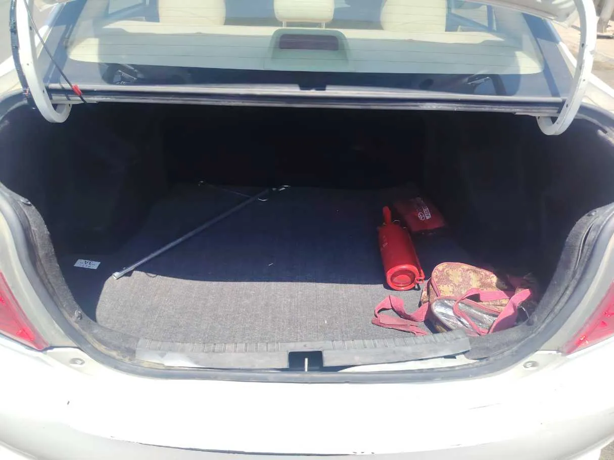 Car image 25