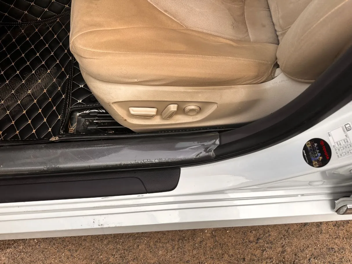 Car image 27