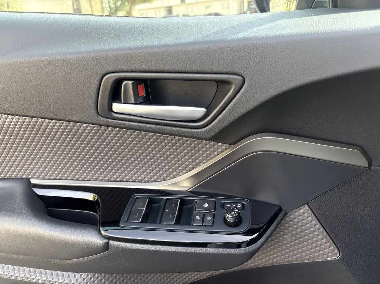 Car image 26