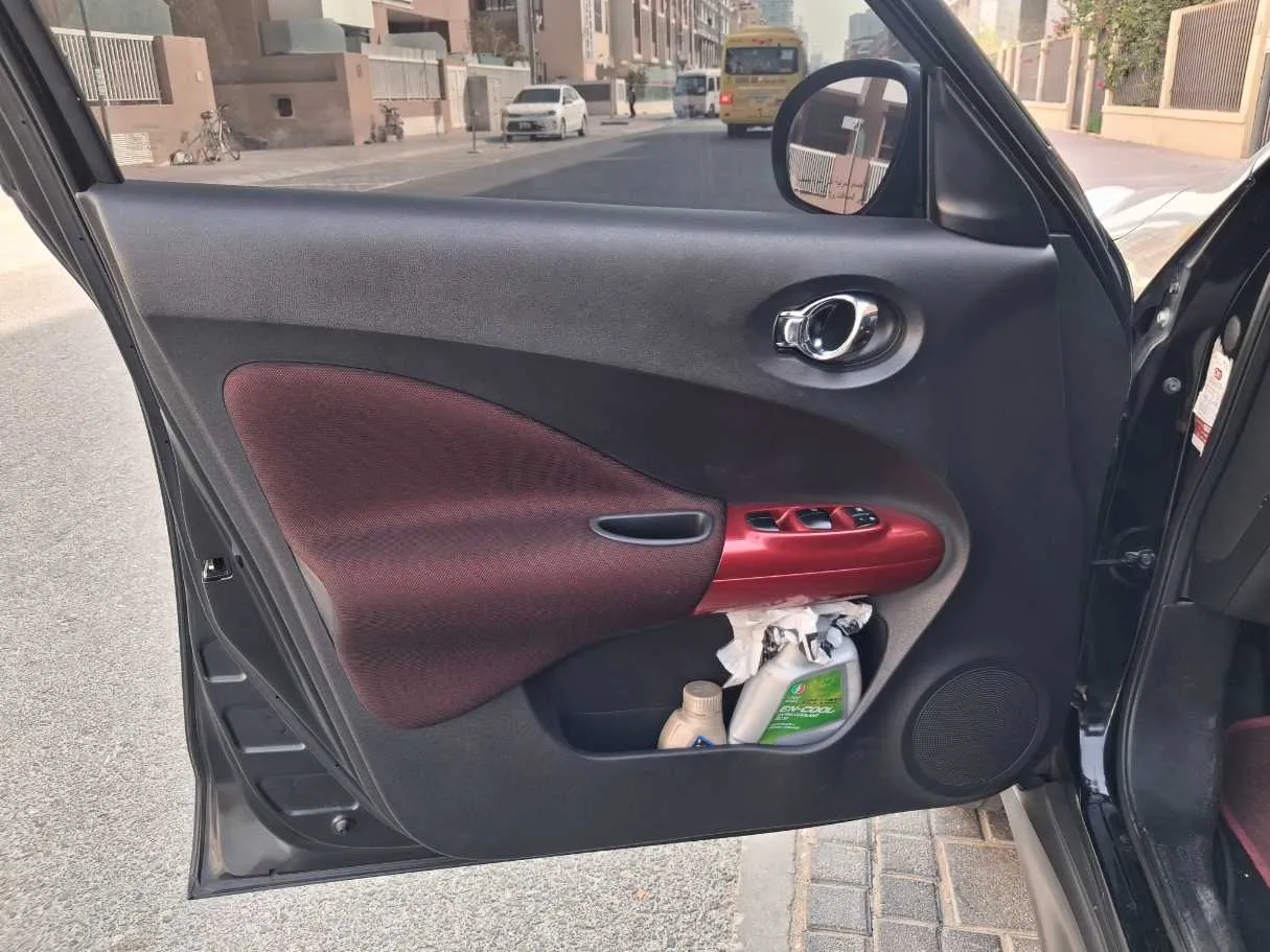 Car image 10