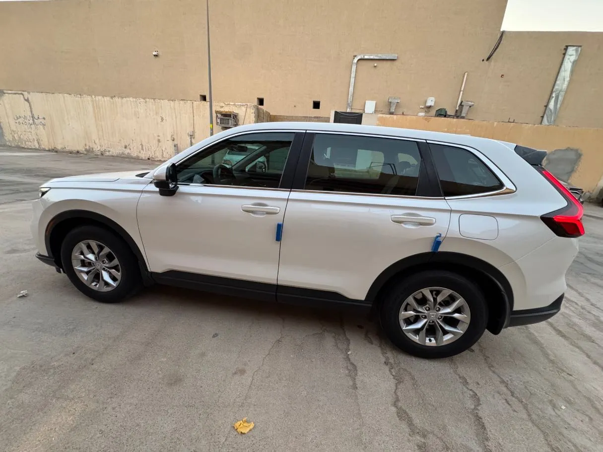 Car image 8