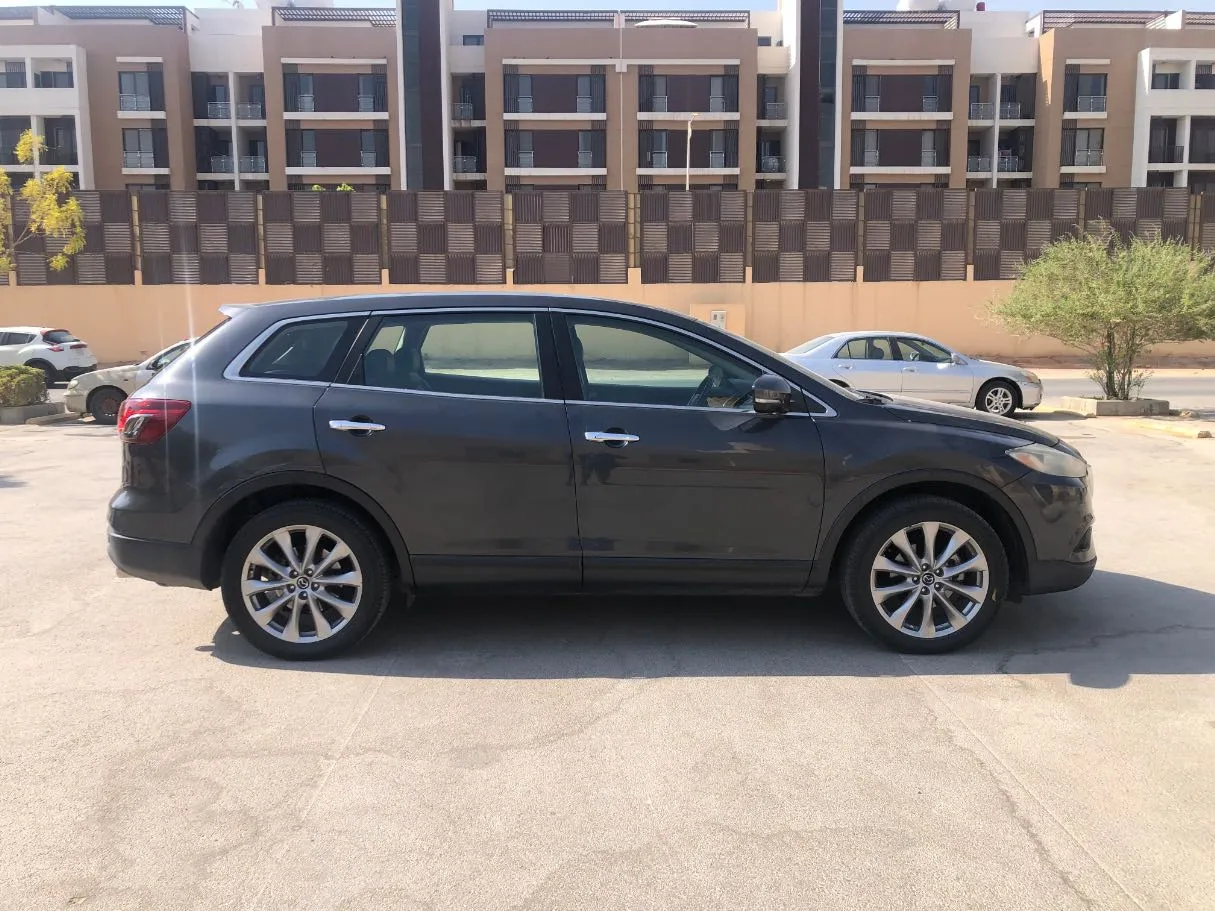 Car image 4