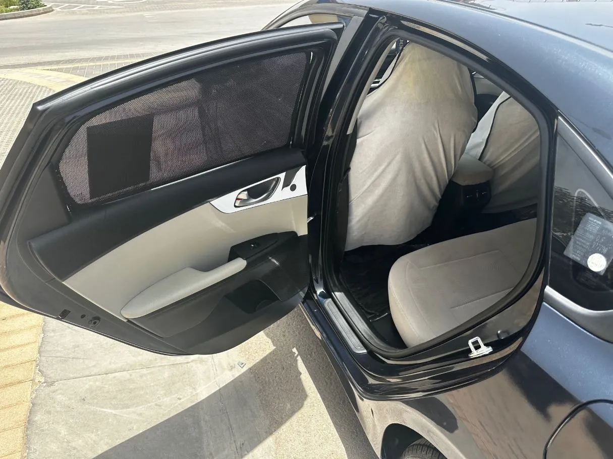 Car image 13