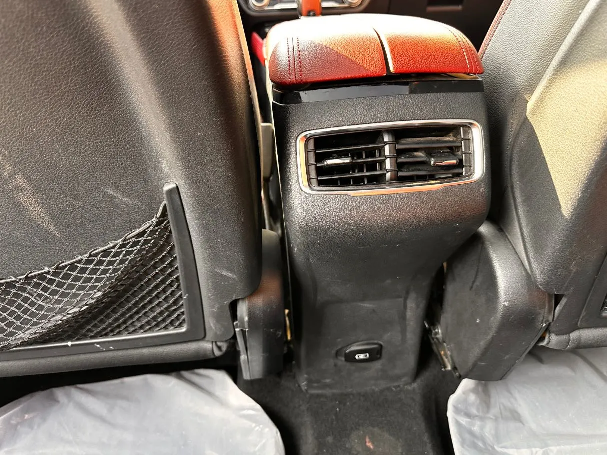 Car image 27