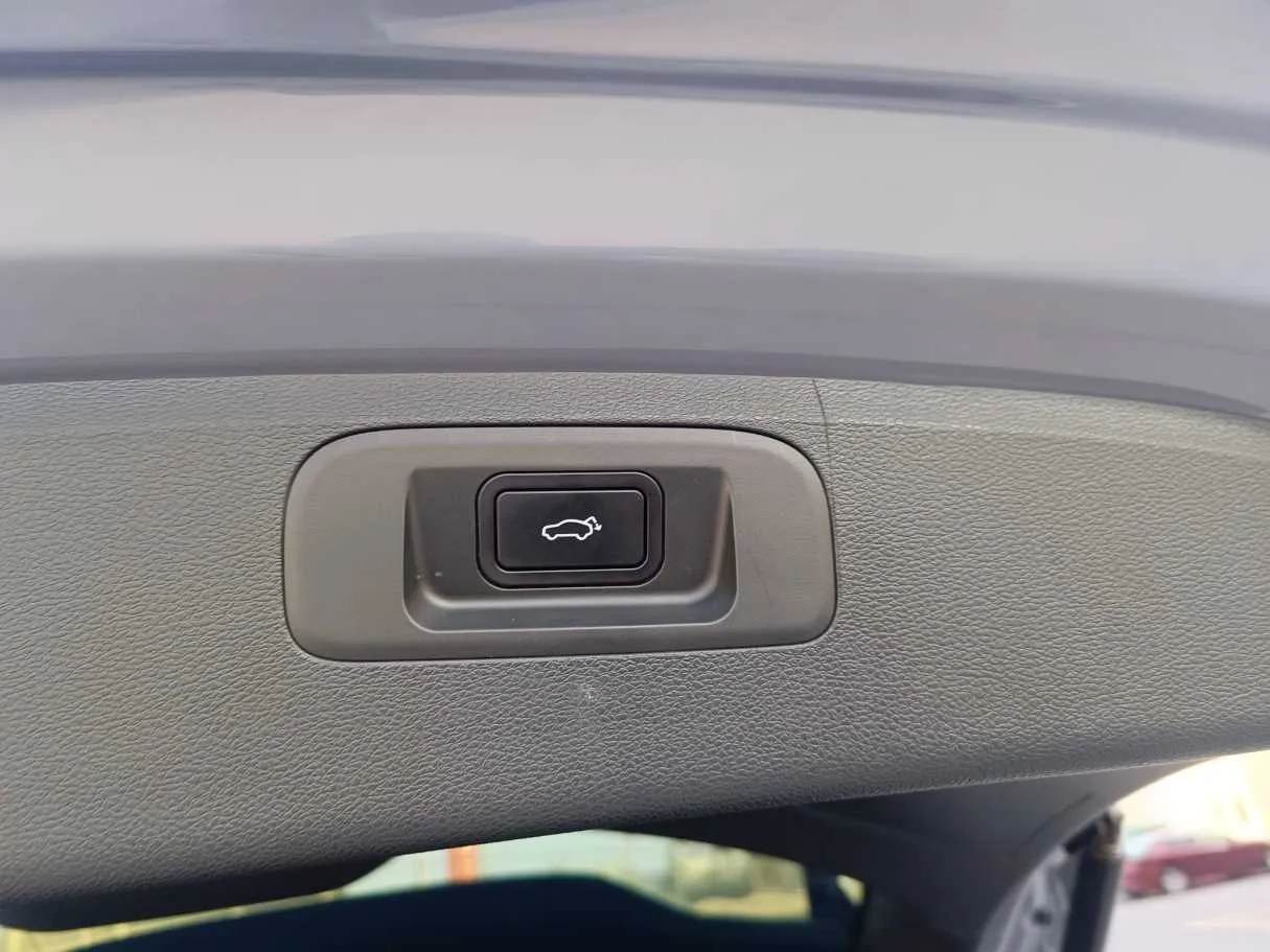Car image 34