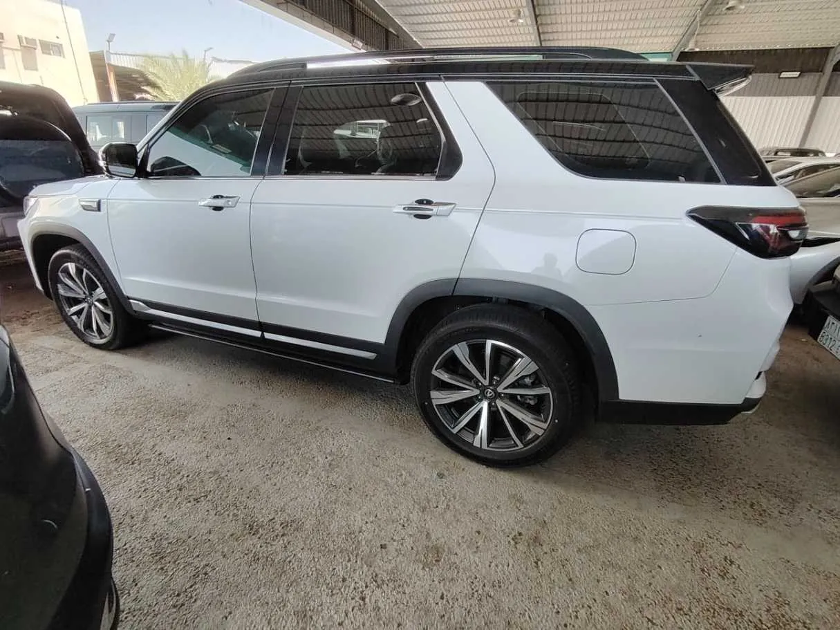 Car image 7