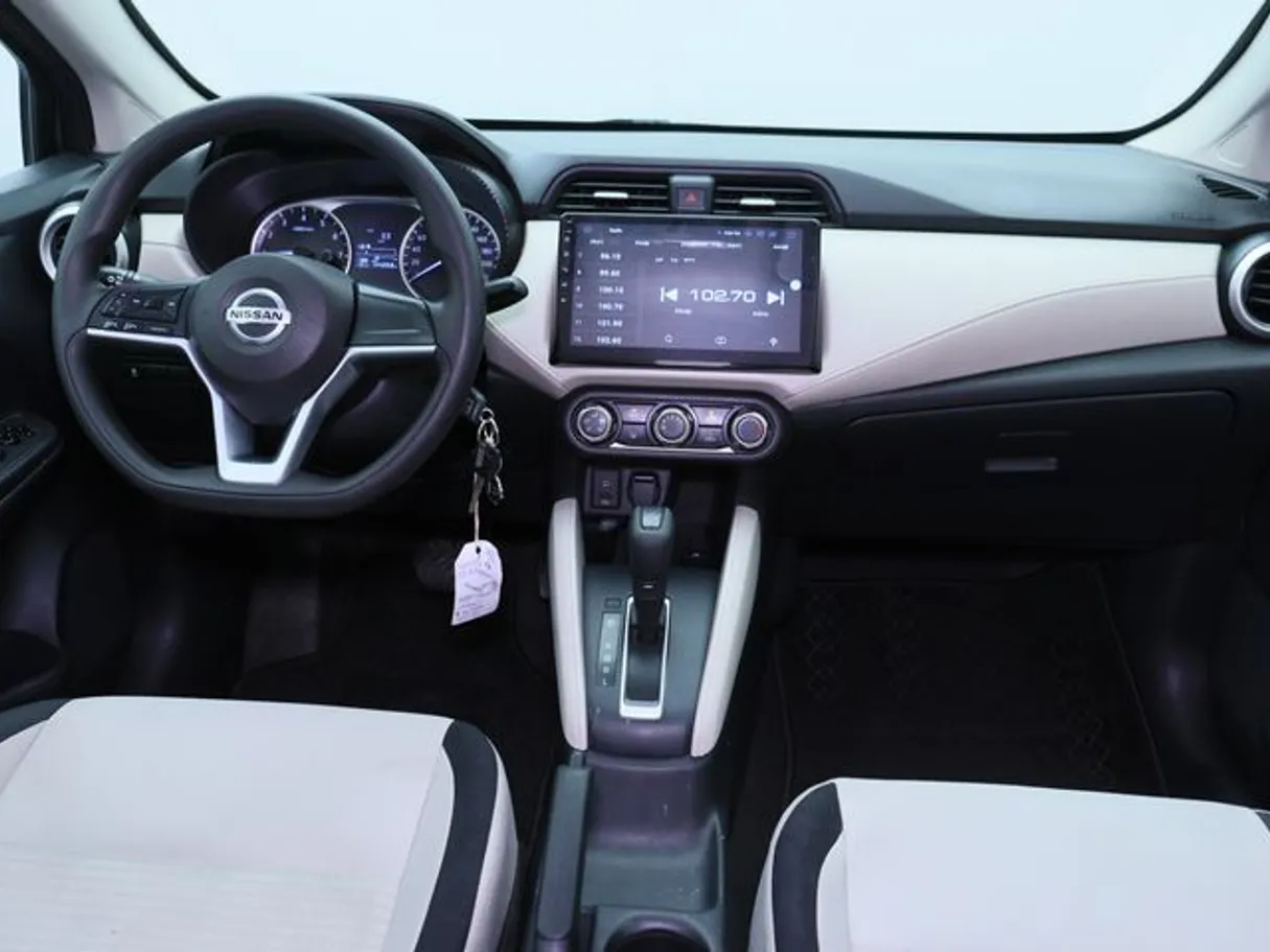 Car image 14