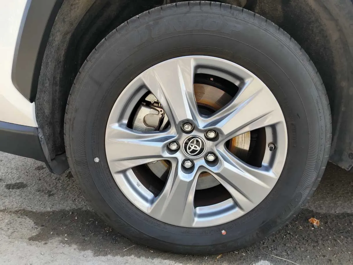 Car image 10