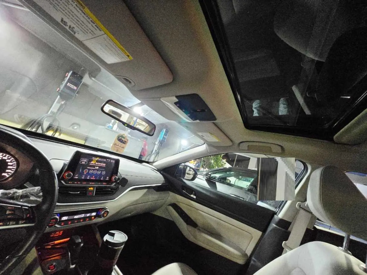 Car image 21