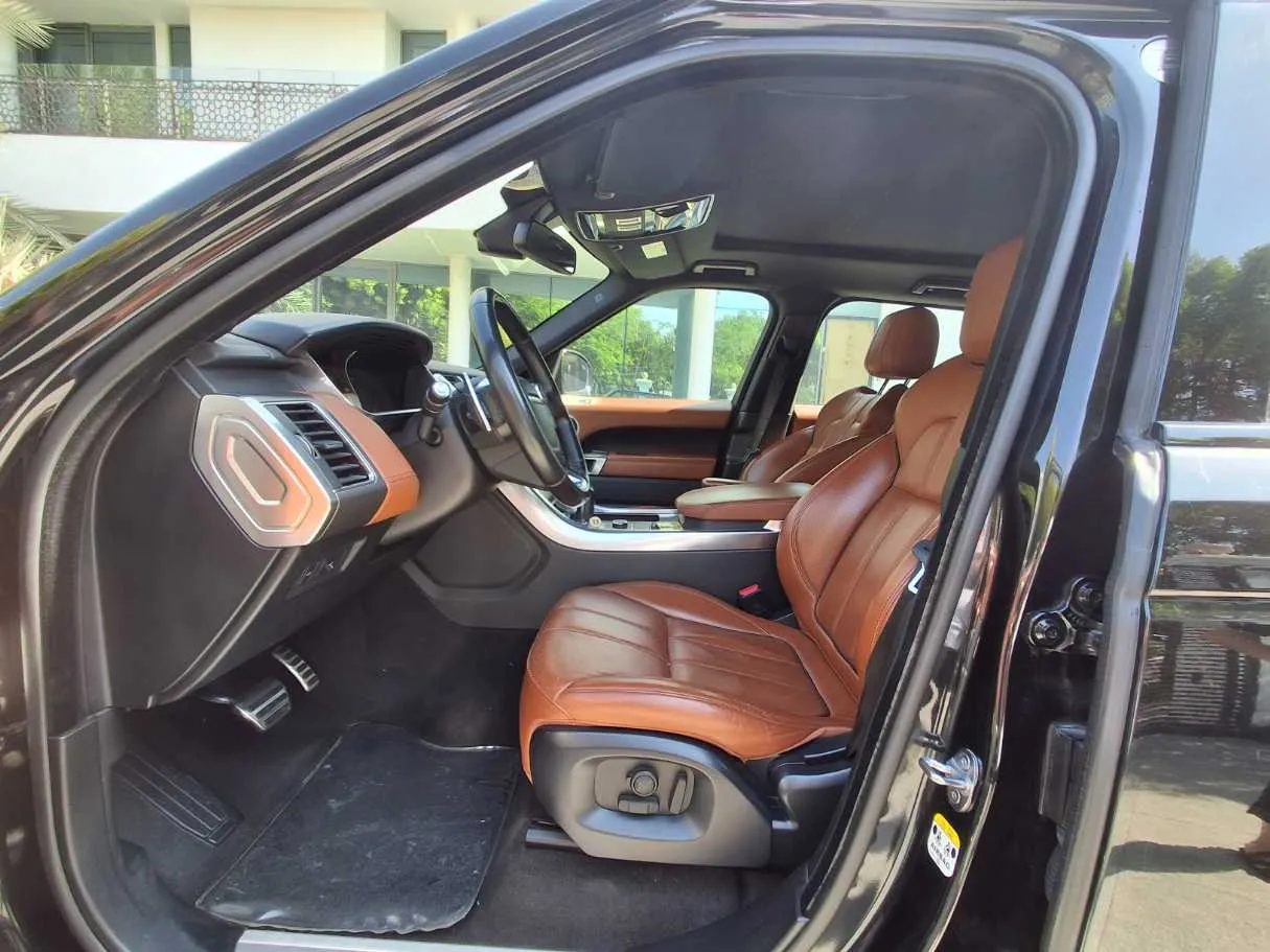 Car image 12