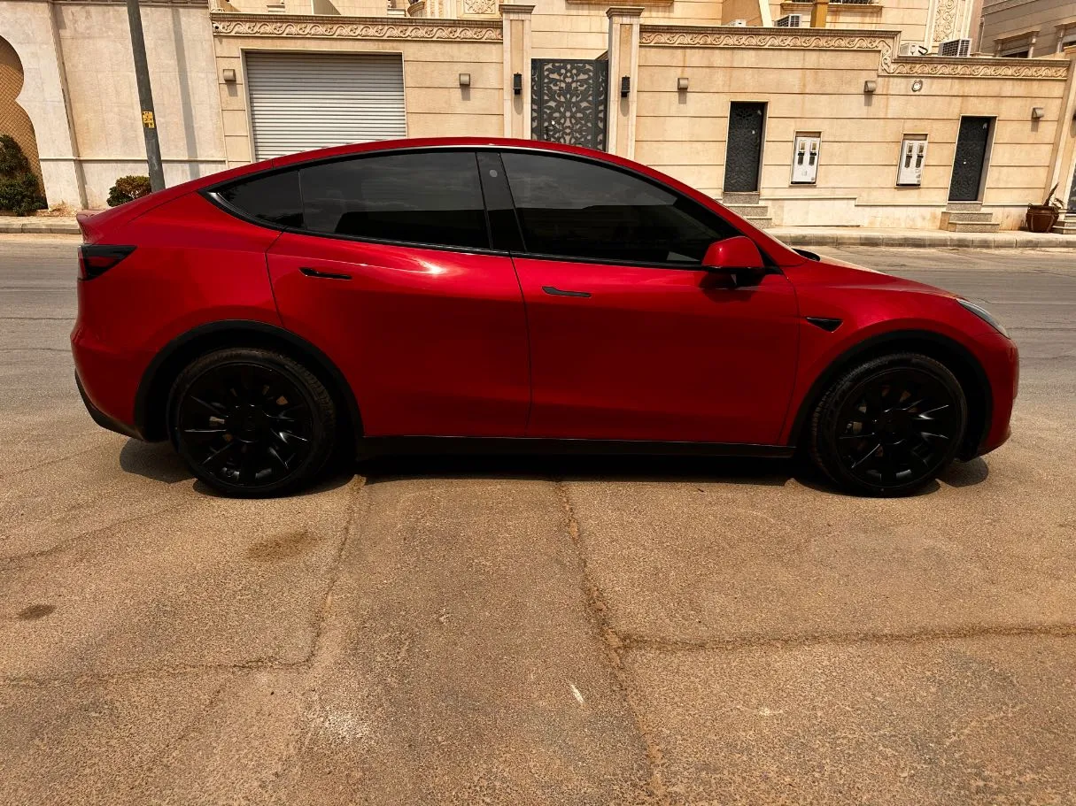 Car image 4